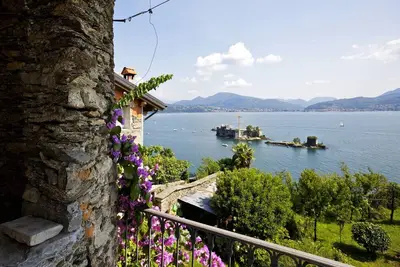 Image de Appartement 4 ½ pièces avec une vue imprenable sur le lac et les châteaux de Cannero
