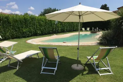 Betulla, Barga! Piscine privée de style \"plage\", Wifi, bar\/restaurants à pied!