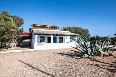 Image de Maison Llevant 4pax. 2chambres+2 salles de bain. 800 mètres de la plage de Migjorn