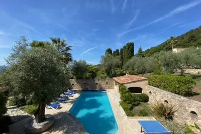 Image de Magnifique Villa Et Sa Tourelle Avec Piscine