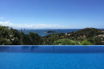 Image de Villa de luxe privée avec piscine et vue sur la mer. 200 mètres de la plage.