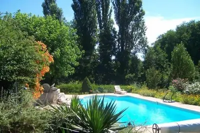 Image de Maison avec Piscine privée en pleine campagne au Calme