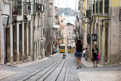 Image de Bica grenier dans la partie historique du quartier de São Paulo, donnant sur le Tage