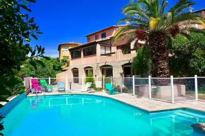 Image de Spacieuse villa provençale climatisée avec grande piscine