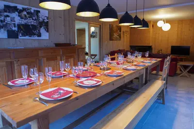 Image de Les Chenapans, du bonheur dans un grand chalet!
