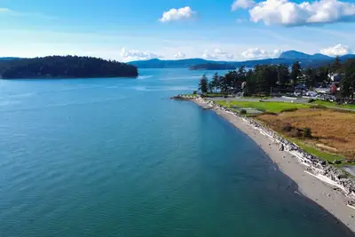 Image de Suite Hope Island: vue sur l'eau, la montagne et l'île. Couples, Escapade entre filles