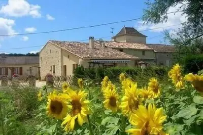 Image de Gite rural climatisé, 20 personnes avec piscine chauffée et Spa 5 pl.