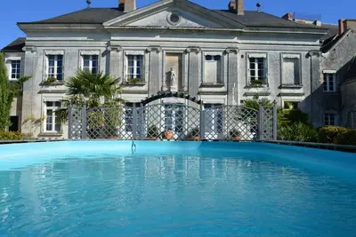 Image de Château Authentique avec Piscine Privée, Proche Châteaux de la Loire et Zoo de Beauval