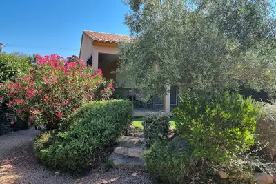 Image de T3 55 M2  4 couchages  terrasse et jardinet près des plages et commodités