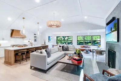 Image de East Hampton Beach House Charmer - Entièrement rénové