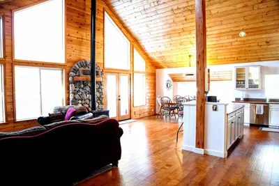 Image de Belle escapade de luxe à Truckee Tahoe Mountain! ! Spa, barbecue! 8-10 personnes.