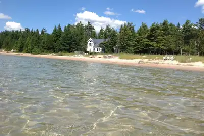 Image de Paradis d'été, d'automne et d'hiver. Sur l'eau. 5 min. à Harbor Springs, ski!