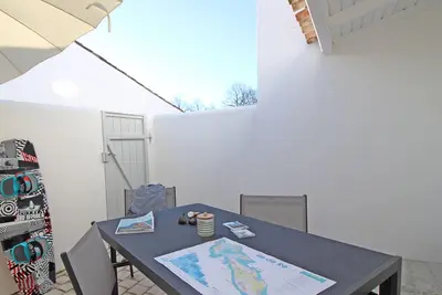 Image de Le Clos des Flots - Maison avec patio privé, au coeur de La Flotte