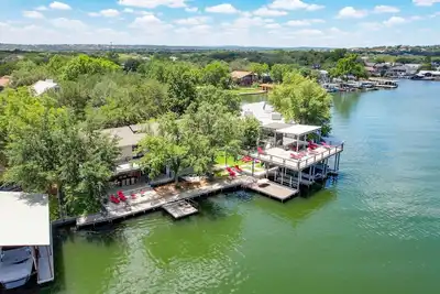 Image de Maison de luxe 5 Br, grands espaces extérieurs dont Tv, cuisine. Meilleure eau sur le lac!