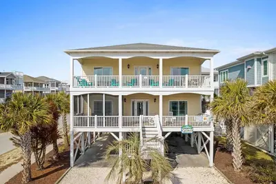 Image de Large Home 6 Br Handicapped Accessible, Ascenseur, Piscine privée.