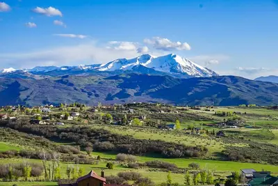 Image de Vues imprenables spectaculaires sur la chaîne de montagnes Elk et Sopris Mountian!