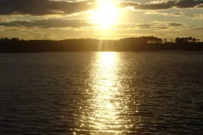 Image de Charmant Cottage Fenwick Bayfront! ! Couchers de soleil spectaculaires! !