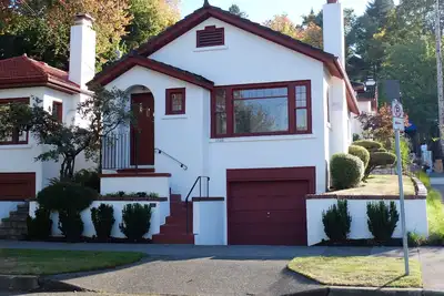 Image de Vista Cottage historique - Portland Heights - en vedette dans l'Oregonian