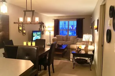 Image de Magnifiquement décoré et étincelant propre condo dans le sud-ouest d'Edmonton