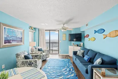 Image de Magnifiquement décoré et bien entretenu condo en bord de mer dans un quartier calme