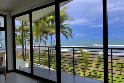 Image de Beachfront Maison de 3 chambres dans une résidence fermée.