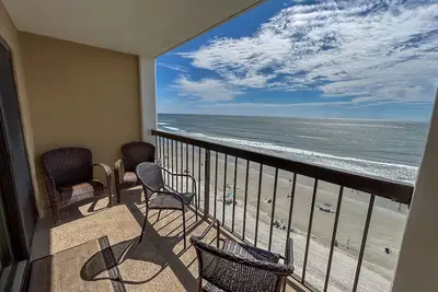 Image de Oceanfront Belle condo de 3 chambres 3 salles de bain avec et piscine intérieure et Wifi