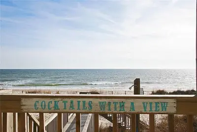 Image de 5 Br Oceanfront, Oak Island, Caroline du Nord vers la plage