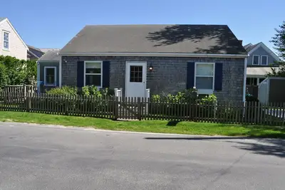 Image de Nantucket Chic Cottage off Cliff Rd