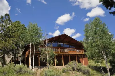 Image de Livre-cabane avec vue sur la montagne pour l'été 2019 ScenicThrills