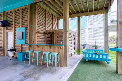 Image de Nouvelle retraite de plage sur mesure, 3 chambres, 2 salles de bains, 12-14 personnes