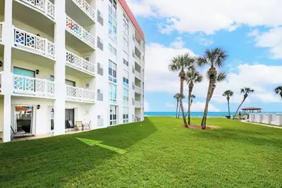 Image de Magnifique condo en bord de mer, niveau de débrayage près de l'océan avec vue sur la plage -em315