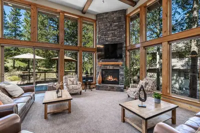 Image de Tarif AOÛT 2019! Executive 8 Bdrm Luxury Lodge sur le parcours de golf 7 King Mstrs & Sharc