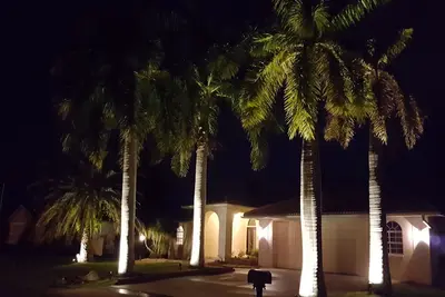 Image de Maison de vacances côtière moderne récemment rénovée au bord de l'eau