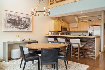 Image de The Spacious Corral - Steps to Lifts and Main St!