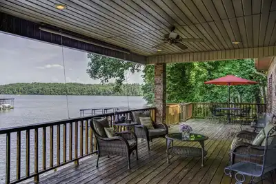 Image de Lake House situé au centre avec une sensation isolée * Slip bateau inclus *
