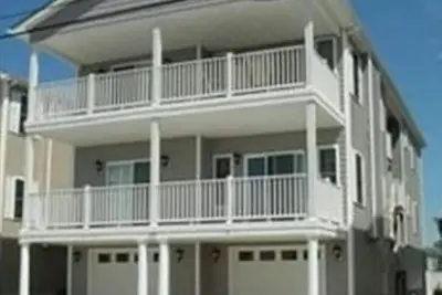 Image de Spacieux et Belle 4 Chambre Condo