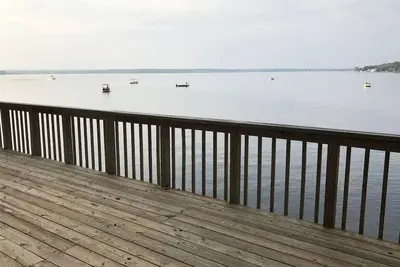 Image de Une maison tranquille sur le lac Saratoga