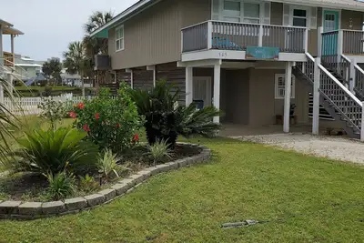 Image de Profitez d'un accès facile à la plage de \"Bonnie Dune\" notre chalet sur Little Lagoon!
