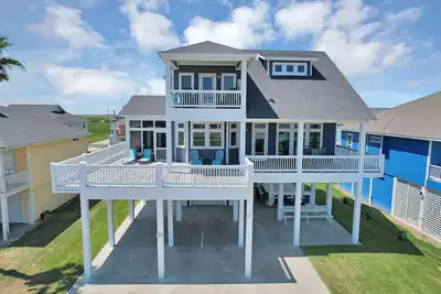 Image de Nouveau luxe Beach Home w / vue sur la mer à Crystal Beach 12 personnes lit king size
