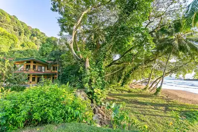 Image de Villa Sur avec magnifique piscine et vue