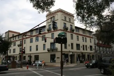 Image de Condo historique sur la place au centre-ville Saint- Augustin