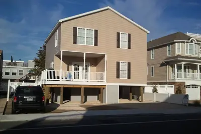 Image de Oceanside 4br 2. 5ba construit en 2013