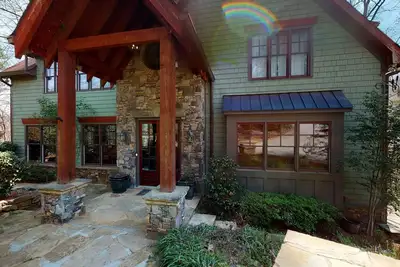 Image de Lake Lanier Home sur Big Creek Cove | Shoreland