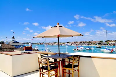 Image de Balboa Bay View - Étapes de la plage, Pier, Restaurants, Park et Fun Zone