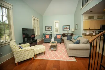 Image de Escapade d'été! Habersham condo, 4 personnes, grande piscine communautaire et complexe de tennis!
