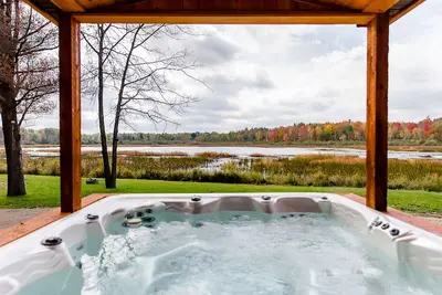 Image de Luxury Lake Cottage Ă la ferme de Meemo