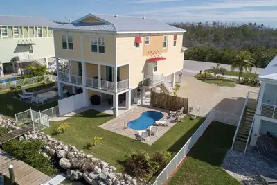 Image de Relax Away Sombrero Beach - Nouveau 4bdrm W \/ 40ft Dock & Pool