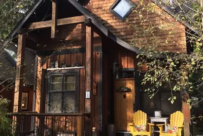 Image de Cottage pittoresque adossé à la rivière, près du lac Shawnigan. (6 personnes)