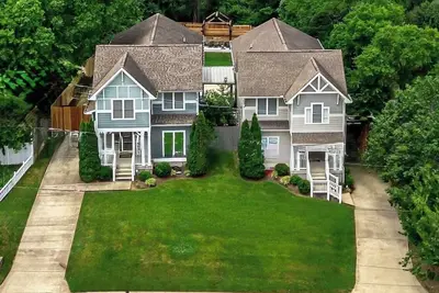 Image de 2 maisons modernes 4br / 3ba avec vue, foyers, bains à remous - idéal pour les grands groupes