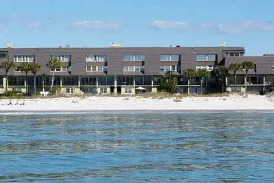Image de 2 chambres, 2 salles de bain Gulf Front Condo sur la belle plage de Indian Rocks